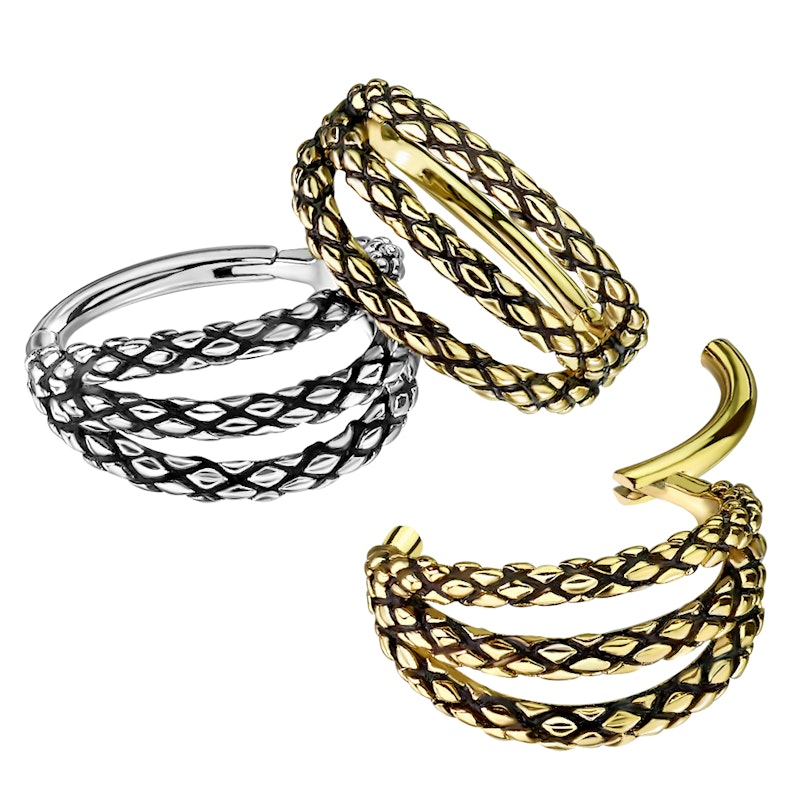 Trippelbøylet hengslet ring med slangeskinndesign