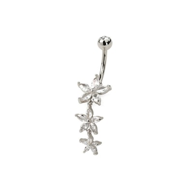 Navlepiercing med tre markise blomster i anheng
