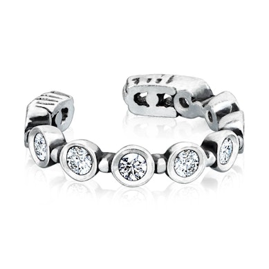 Earcuff med innfattede stener