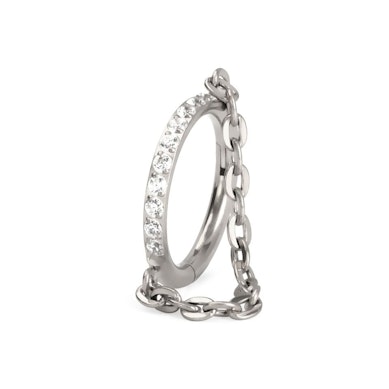 Dekorert hengslet ring med kjede