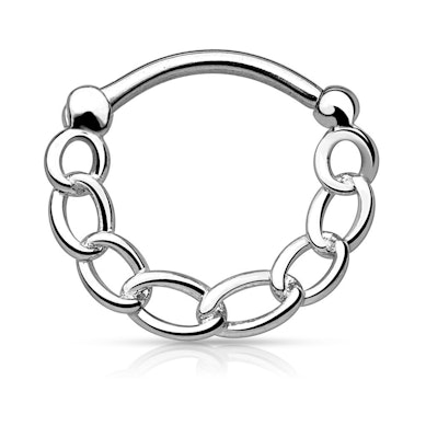 Septumpiercing med kjede