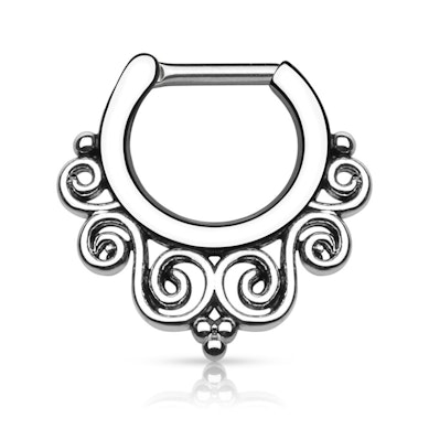 Septumpiercing med vridd design
