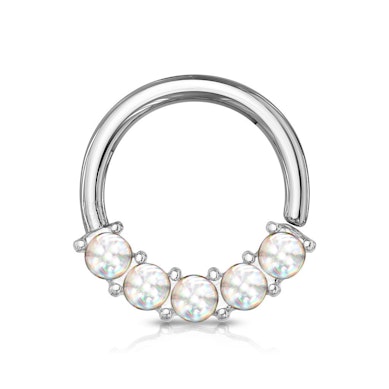 Ring med reflekterende sten i fronten