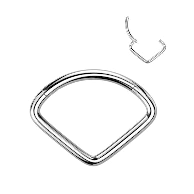 Hengslet titanring med chevrondesign