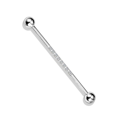 Indistrial piercing med stener i rekke