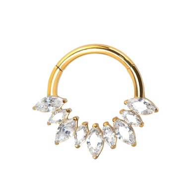 Hengslet titanring med forovervendt marquisestener