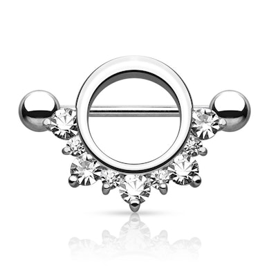 Brystpiercing med stenbue