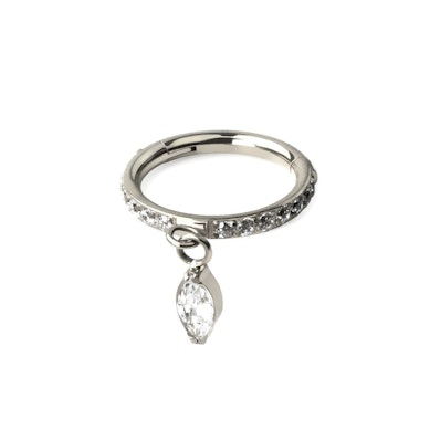Titanring med hengsel, forvovervendte stener og marquise-slipte stener med sjarm