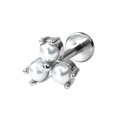 Delikat labret med en trio av syntetiske perler