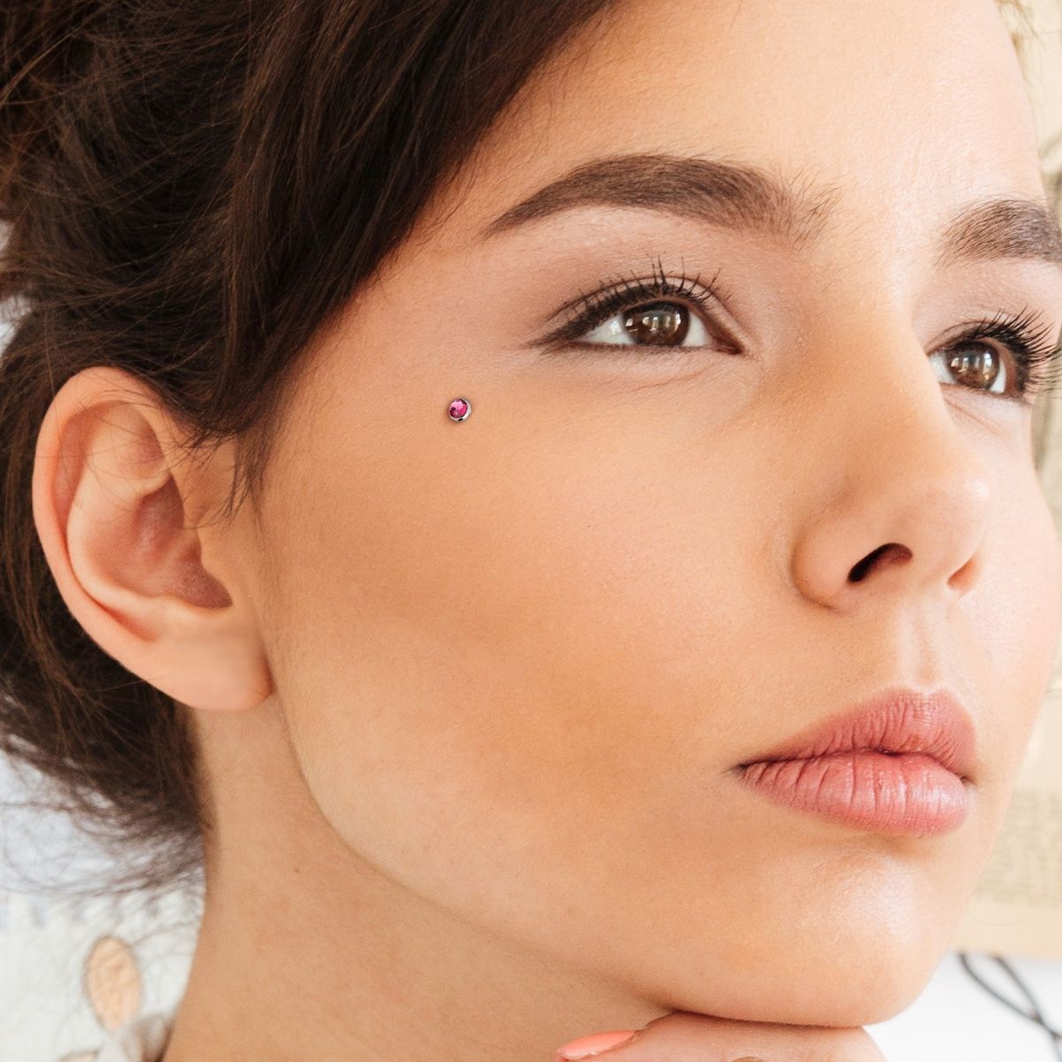 Dermal anchor disk i forskjellige farger