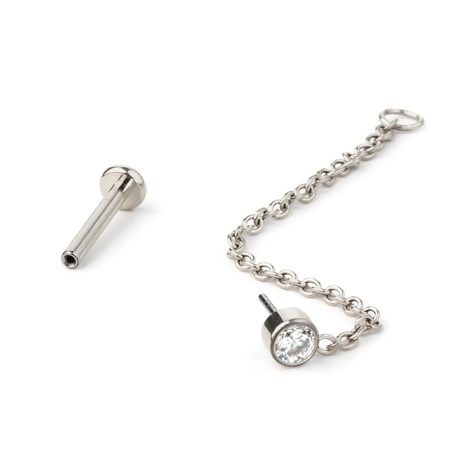 Titanlabret med sten og kjede