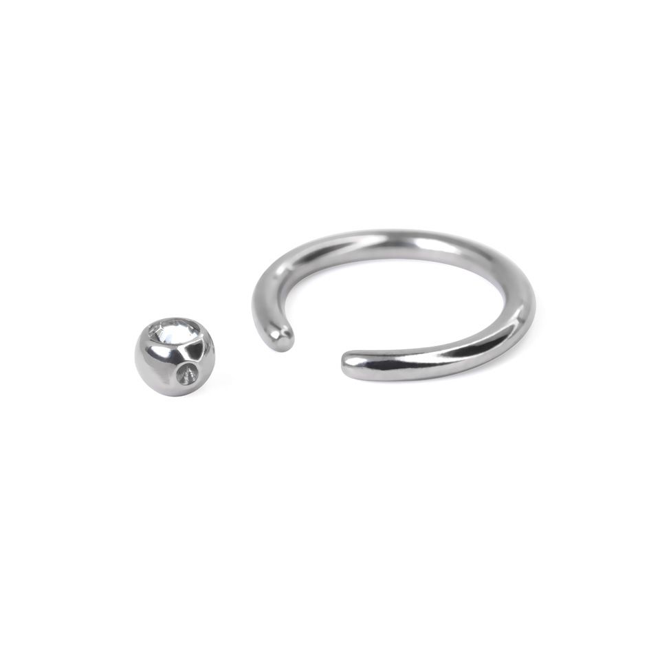 Ring av titan med sten