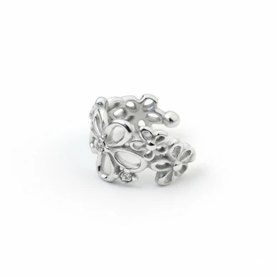 Earcuff med blomster i kirurgisk stål