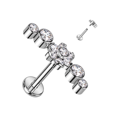 Labret av titan utsmykket med et vakkert blomsterdesign