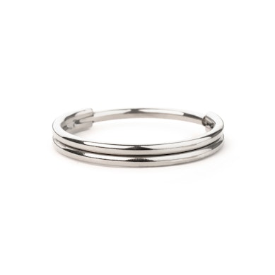 Hengslet ring med dobbel ringeffekt