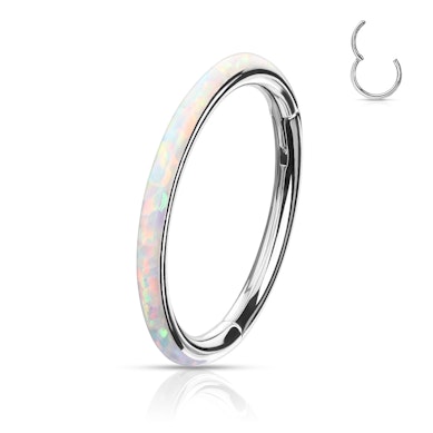 Ring laget av titan med hengsel og opal ytterkant