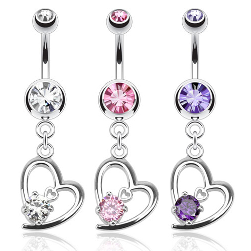 Navlepiercing med hjerte og stener