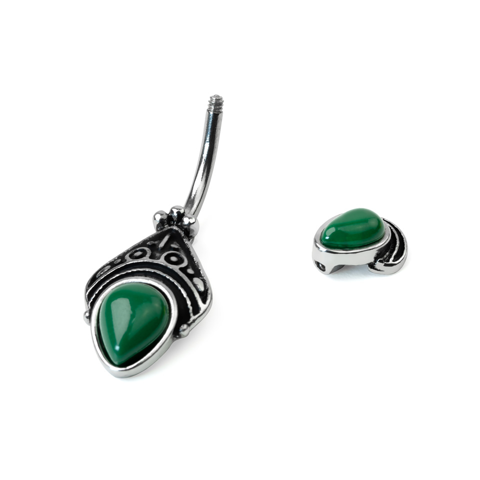 Navlepiercing med antikt filigrandesign og dråpeformet sten