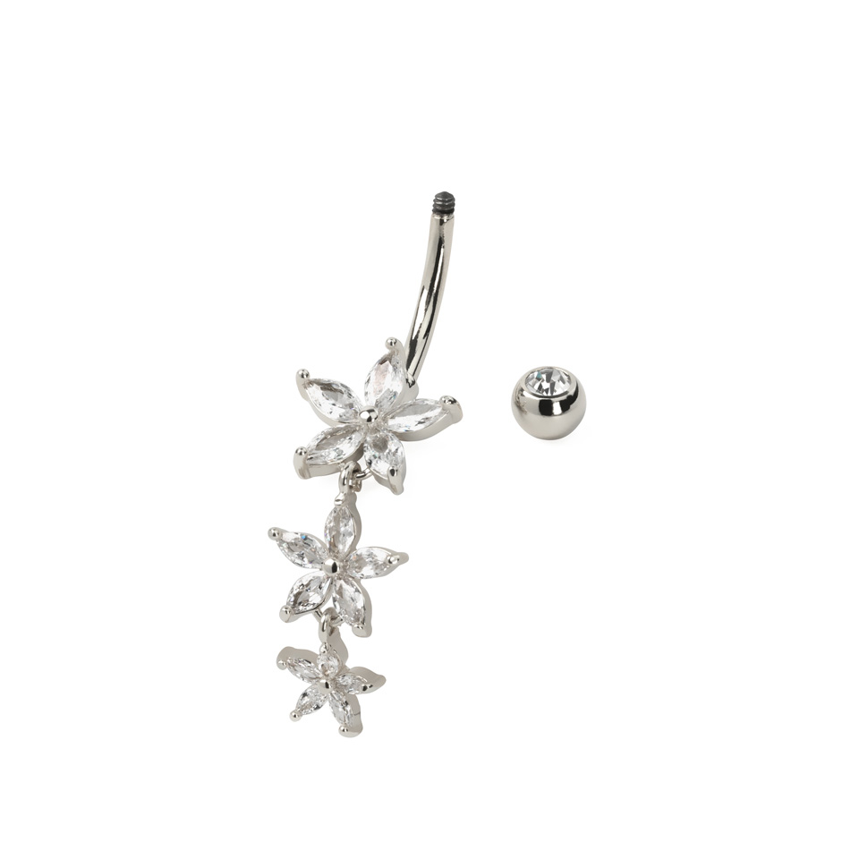 Navlepiercing med tre markise blomster i anheng
