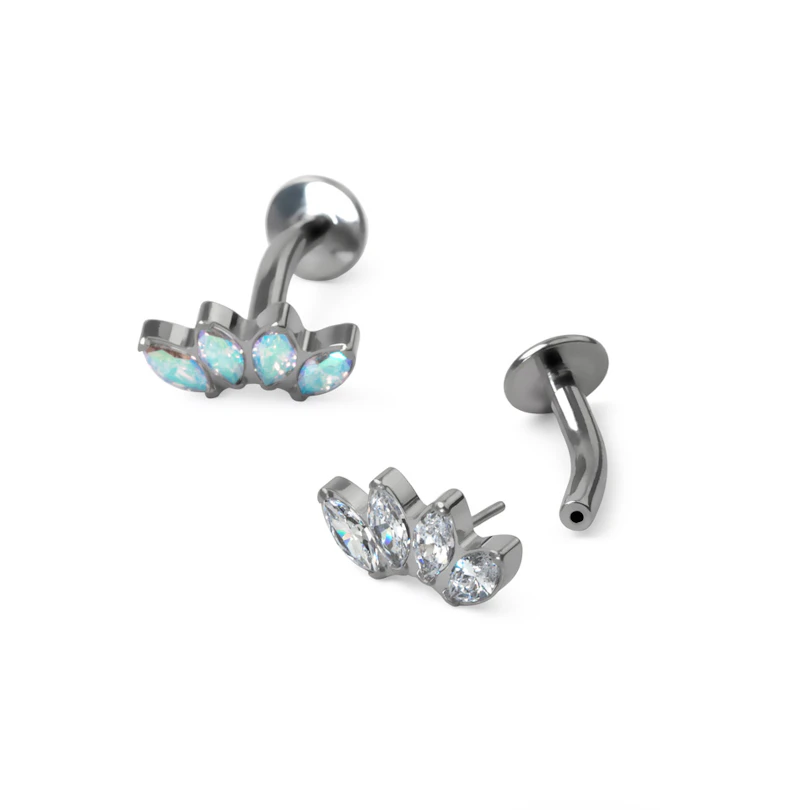 Navlepiercing i titan med stener med marquise-design