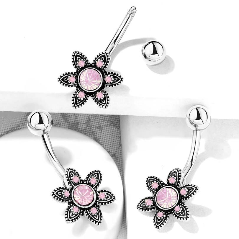 Navlepiercing med blomst og runde stener av opalitt