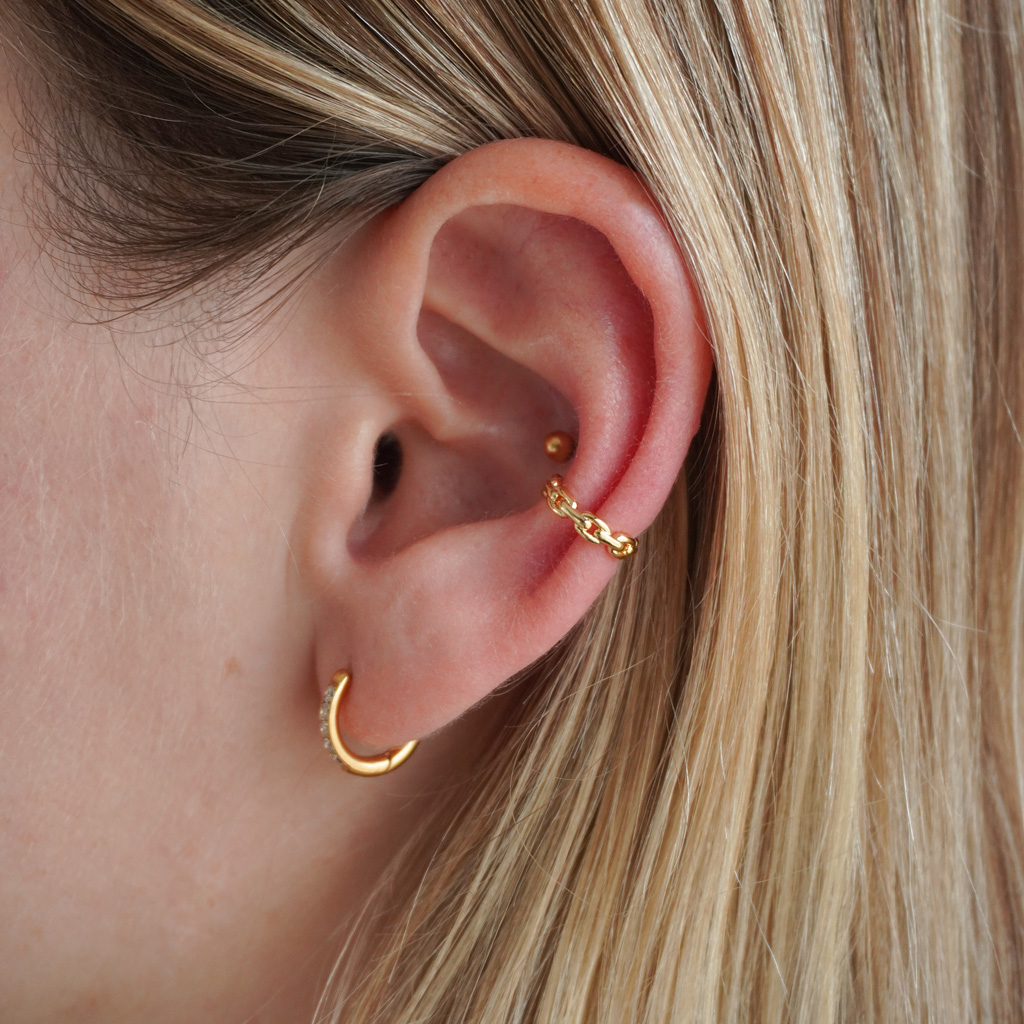 Earcuff med kjededesign