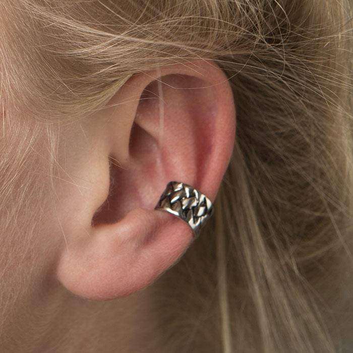 Earcuff med flettet mønster