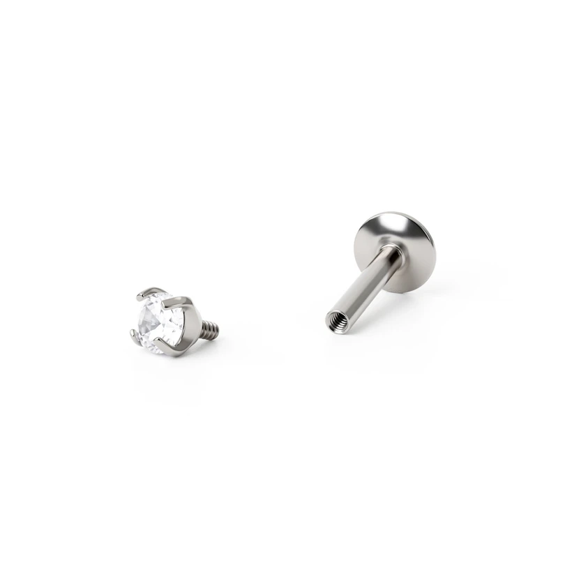 Labret av titan med forskjellig stendesigns