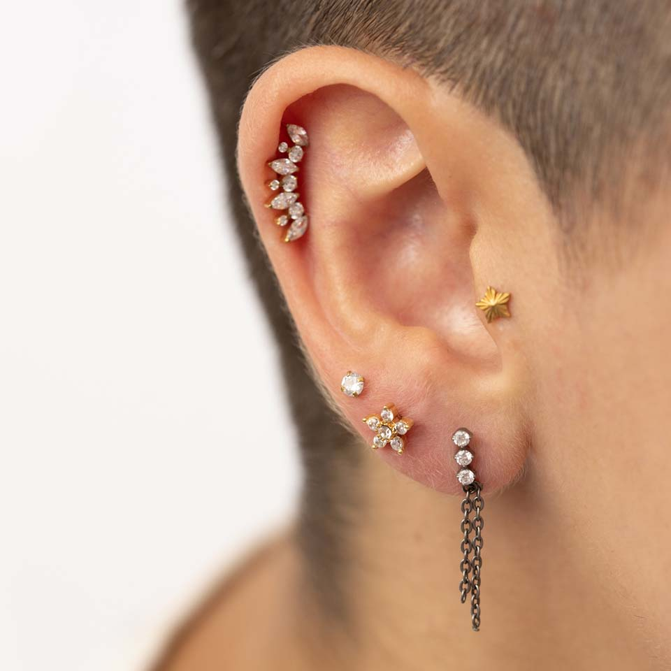 Labret med blomst av sten og innvendig gjenge