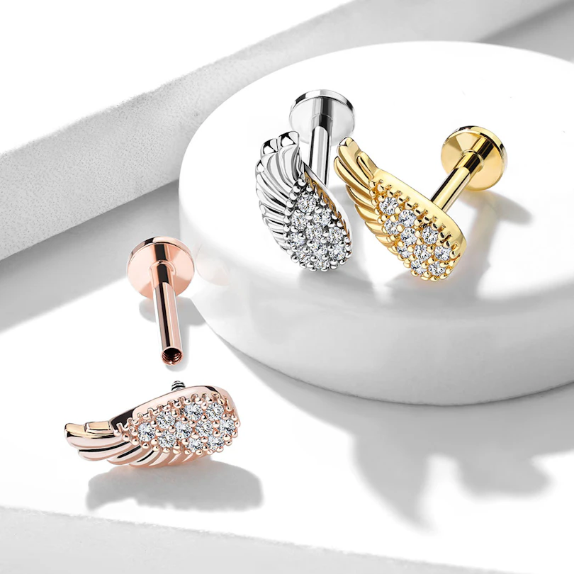 Englevingetformet labret med mange stener