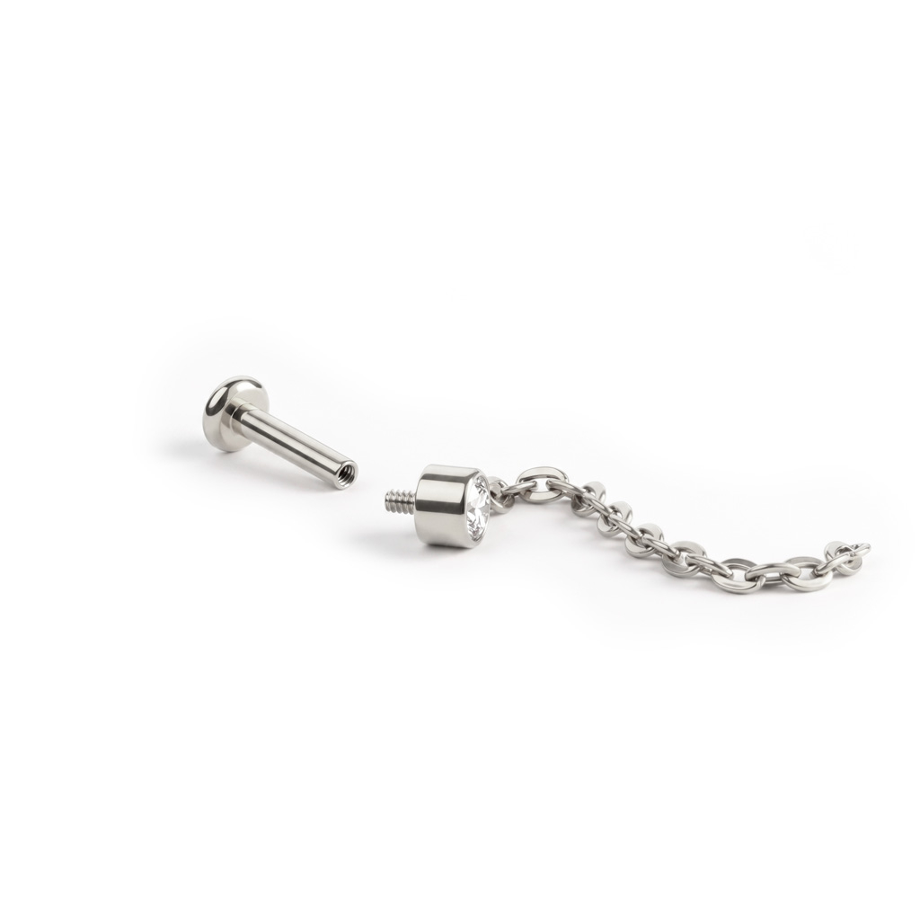 Herlig titanlabret med sten og anheng