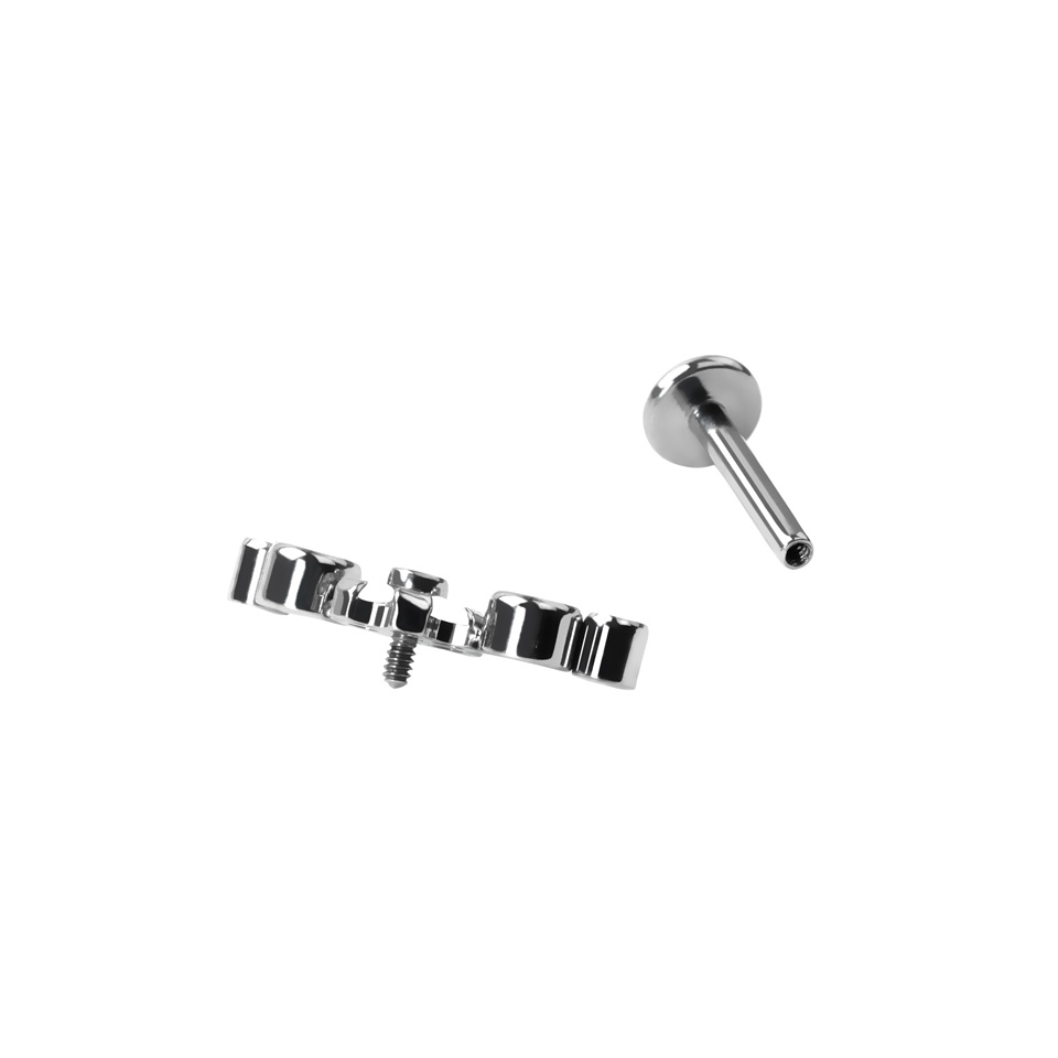 Titanlabret med blomst i midten og CZ-stener