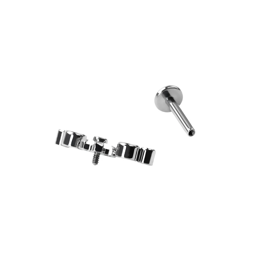 Titanlabret med blomst i midten og CZ-stener