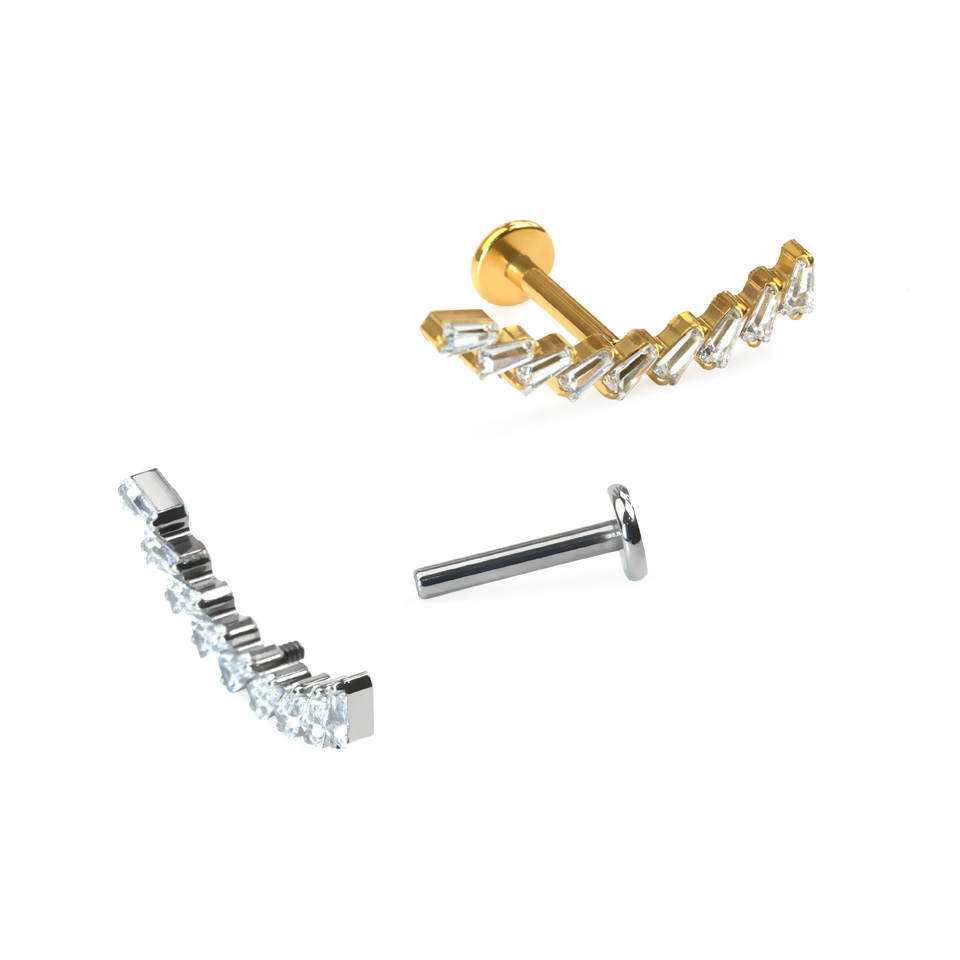 Labret av titan med bue av stener