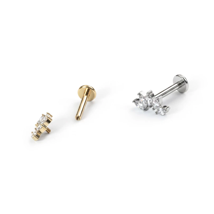 Buet titanlabret med 5 stener