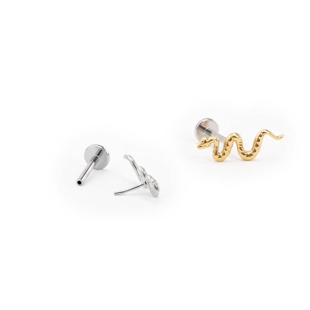 Push-in labret av titan med slange