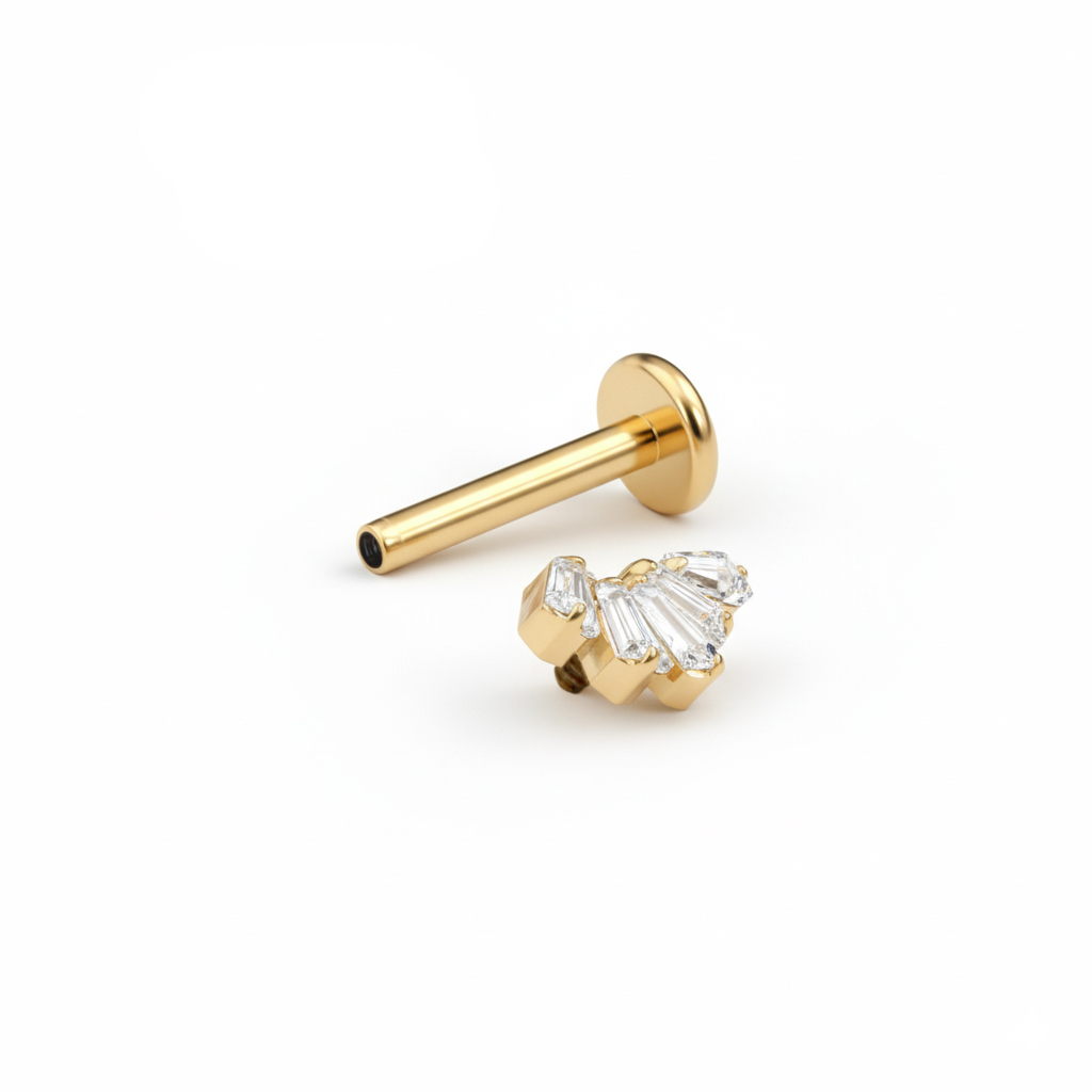 Titanlabret med baguetteslipte stener