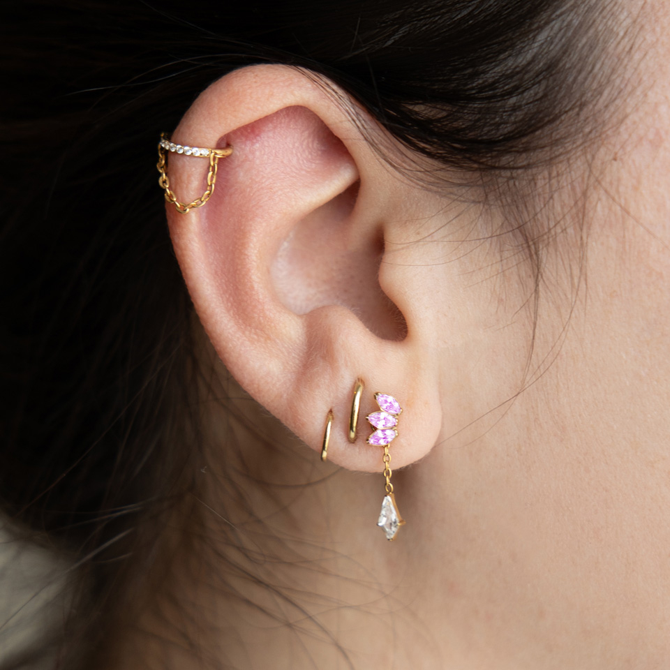 Titanlabret med tre stener i valgfri farge