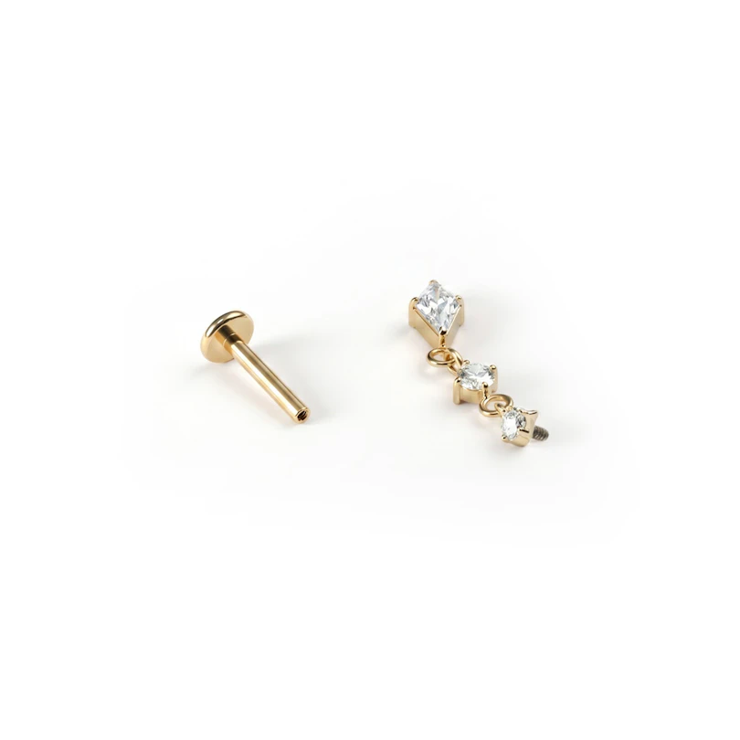 Titanlabret med hengende stener