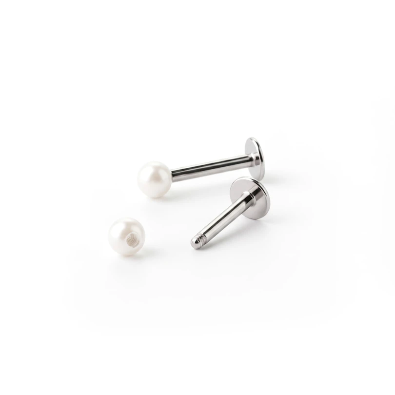 Labret med perlekule av akryl i mange farger