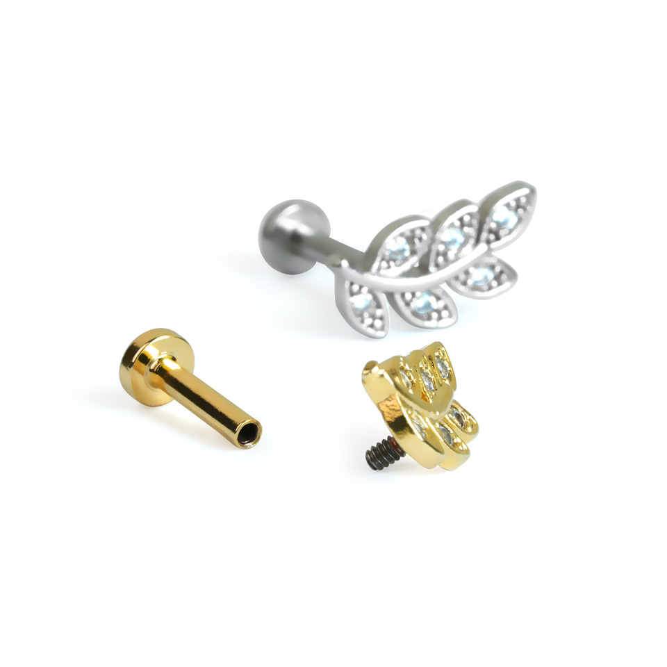 Labret med innvendig gjenge og blader med pigger