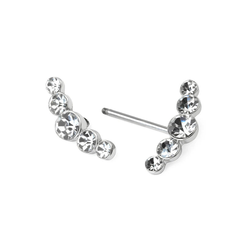 Brystpiercing med buet stenrekker
