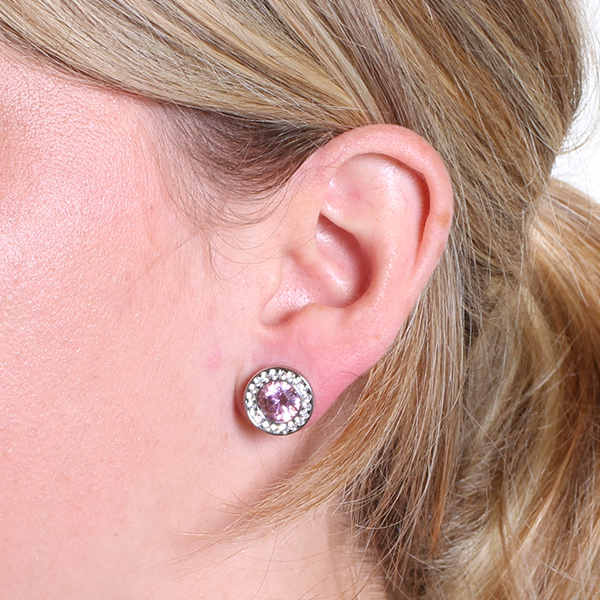 Plugg med en stor og flere små stener