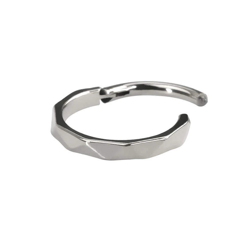 Nostrilring av titan med diamanttekstur