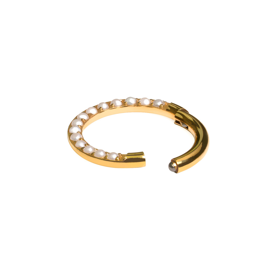 Titanring med forovervendte perler