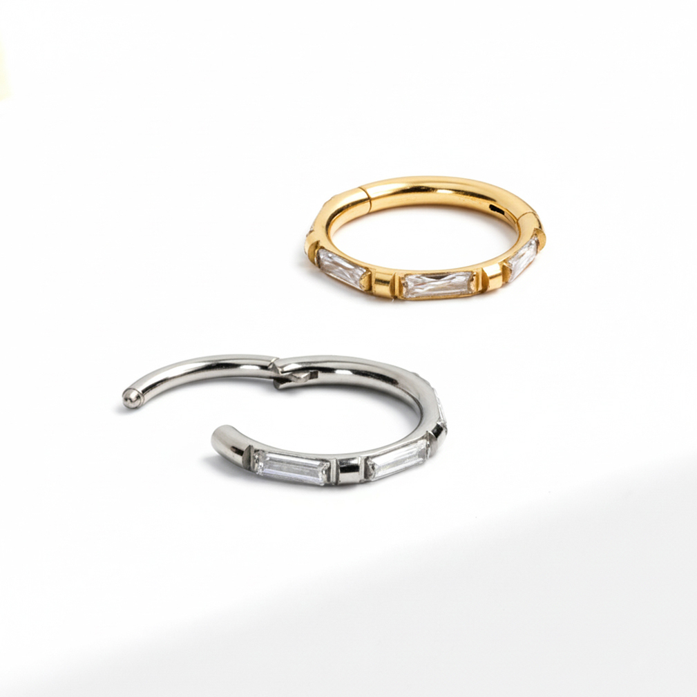 Titanring med baguetteslipte stener