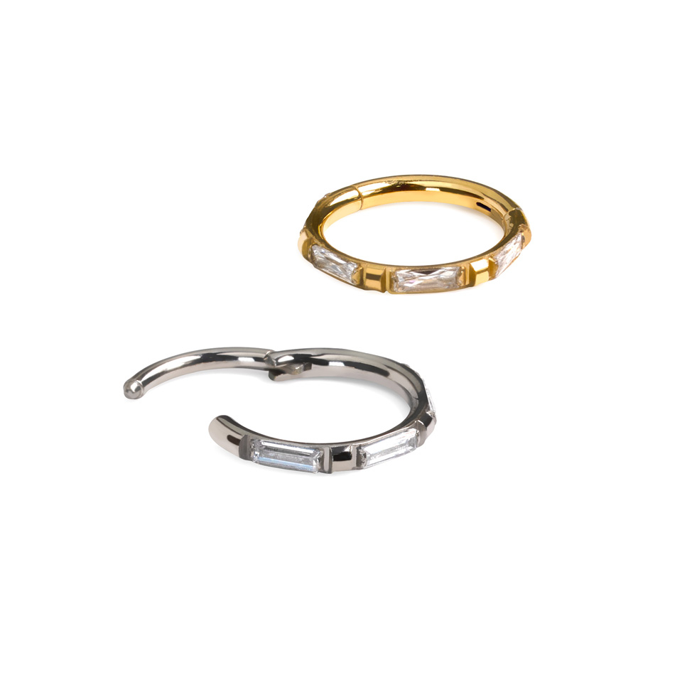Titanring med baguetteslipte stener