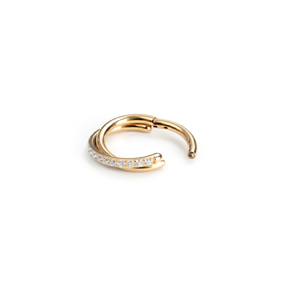 Overlappende titanring med kubiske zirkoniastener