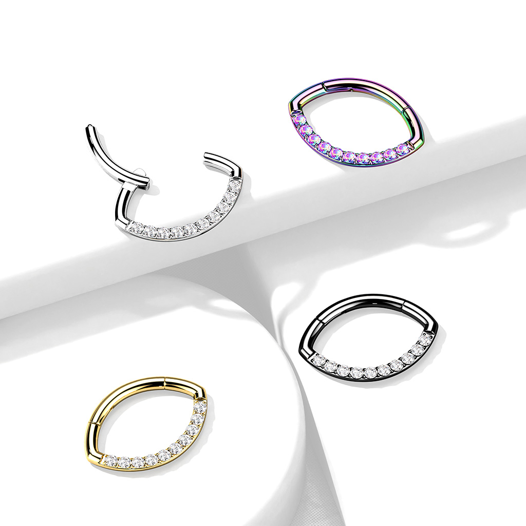 Hengslet ring med oval form og stenrekke