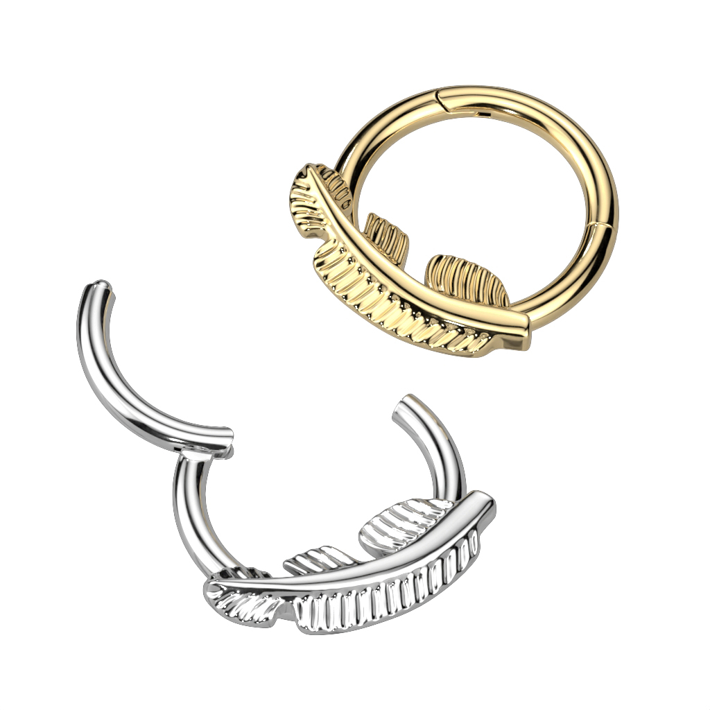 Hengslet ring av titan med blad som vender utover